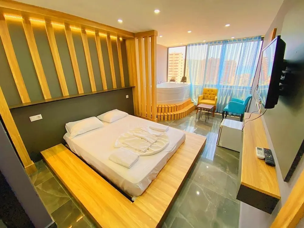 Luxury Oda