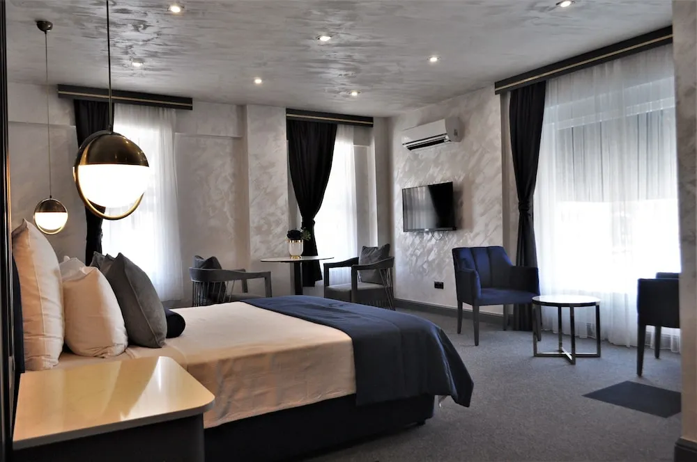 Luxury Tek Büyük Yataklı Oda
