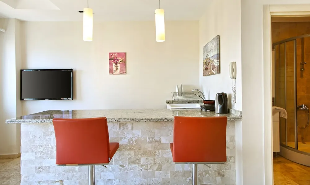 Junior Süit, Balkon, Kısmi Deniz Manzaralı