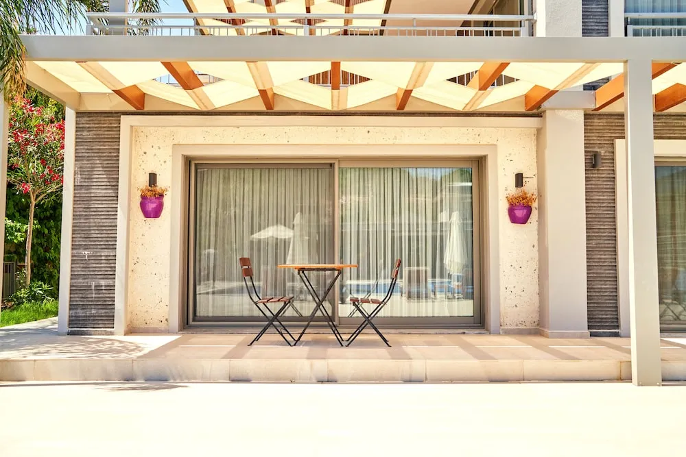 Deluxe Tek Büyük Yataklı Oda, 1 Büyük (Queen) Boy Yatak, Balkon, Bahçe Manzaralı