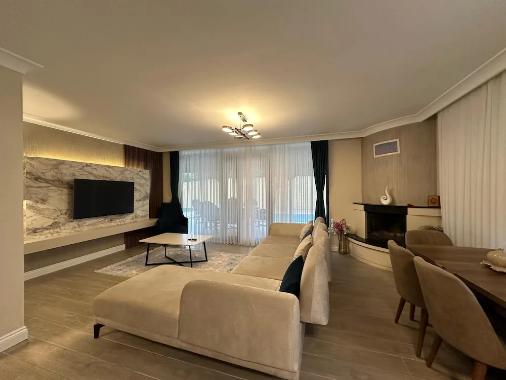 Villa, 4 Yatak Odası, Sigara İçilmez, Bahçeli