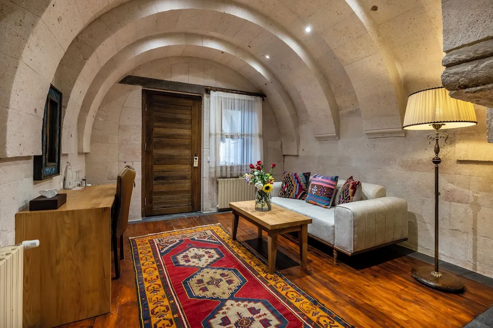 Deluxe Üç Kişilik Oda (Cave)