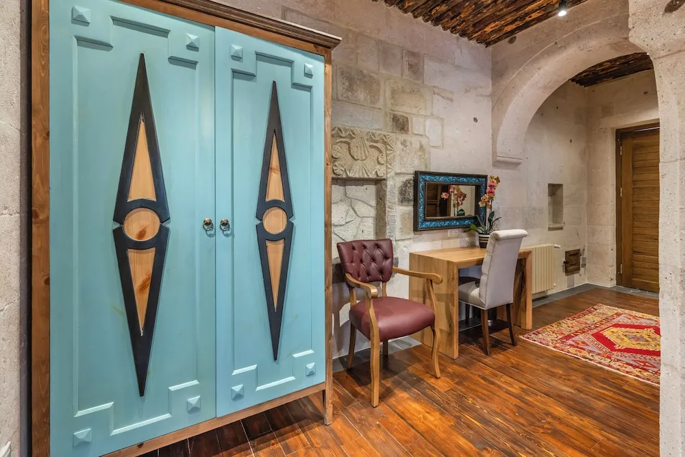 Superior Süit (Cave)