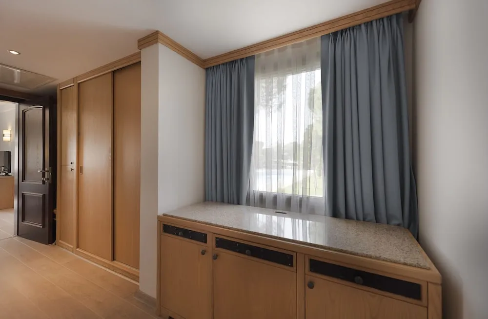 Bungalow Family Room (1 Bathroom)