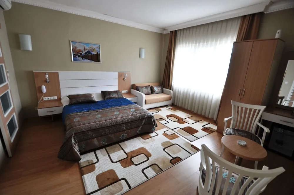Basic Üç Kişilik Oda