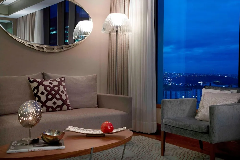 Junior Suite, 1 King Size Bed, Partial Sea View