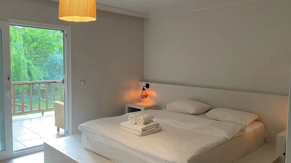Premium Tek Büyük veya İki Ayrı Yataklı Oda, 1 Yatak Odası, Veranda, Bahçe Manzaralı