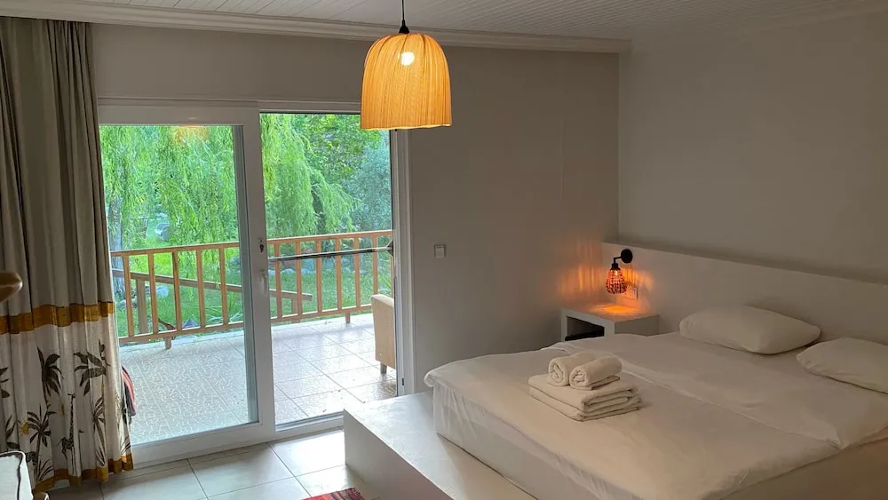 Premium Tek Büyük veya İki Ayrı Yataklı Oda, 1 Yatak Odası, Veranda, Bahçe Manzaralı