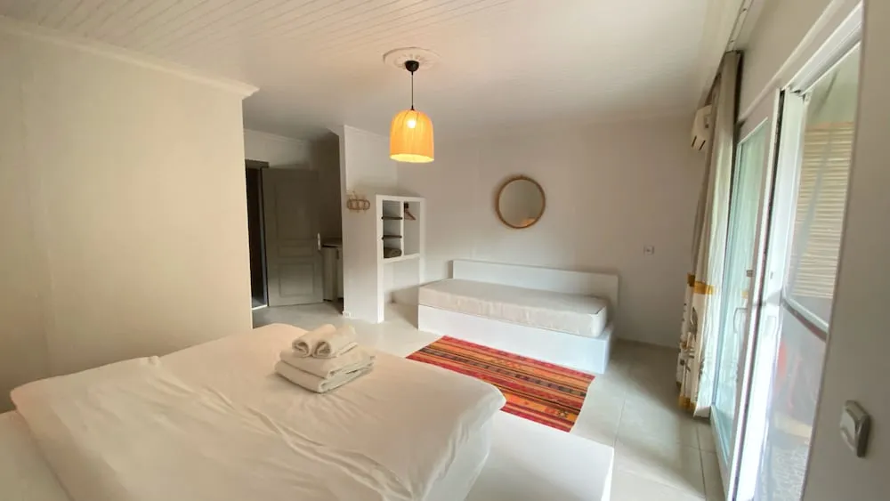 Premium Tek Büyük veya İki Ayrı Yataklı Oda, Veranda, Dağ Manzaralı