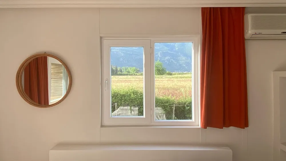 Premium Tek Büyük veya İki Ayrı Yataklı Oda, Veranda, Dağ Manzaralı