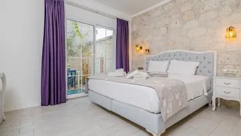 Avlu Alaçatı Butik Otel