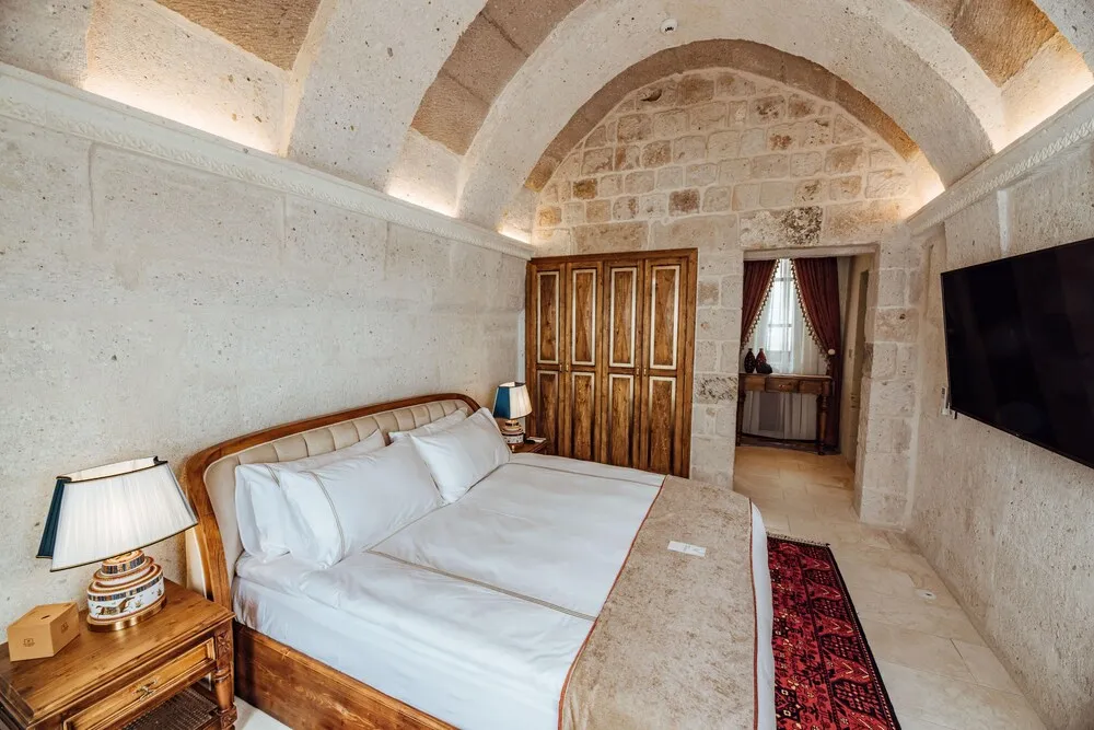 VR104 Stone Arched Luxury Suite