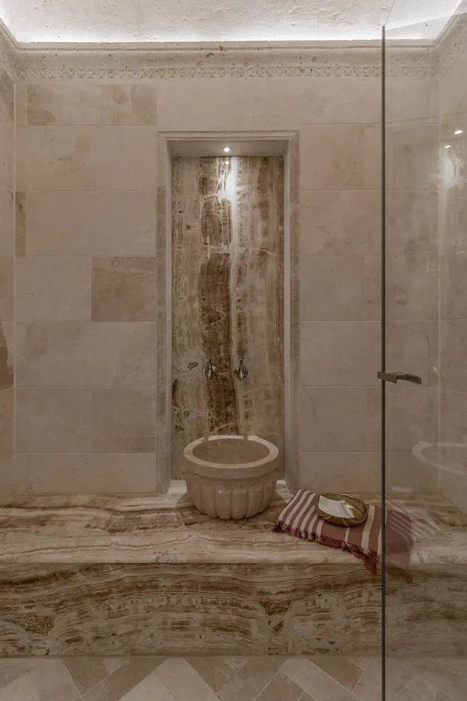 VR104 Stone Arched Luxury Suite