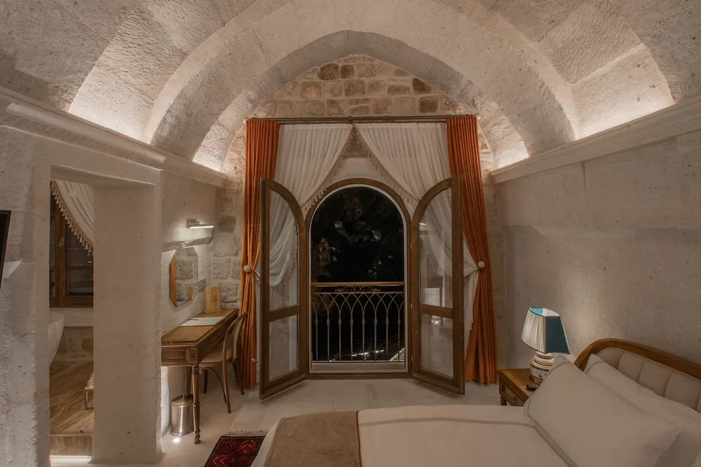 VR104 Stone Arched Luxury Suite