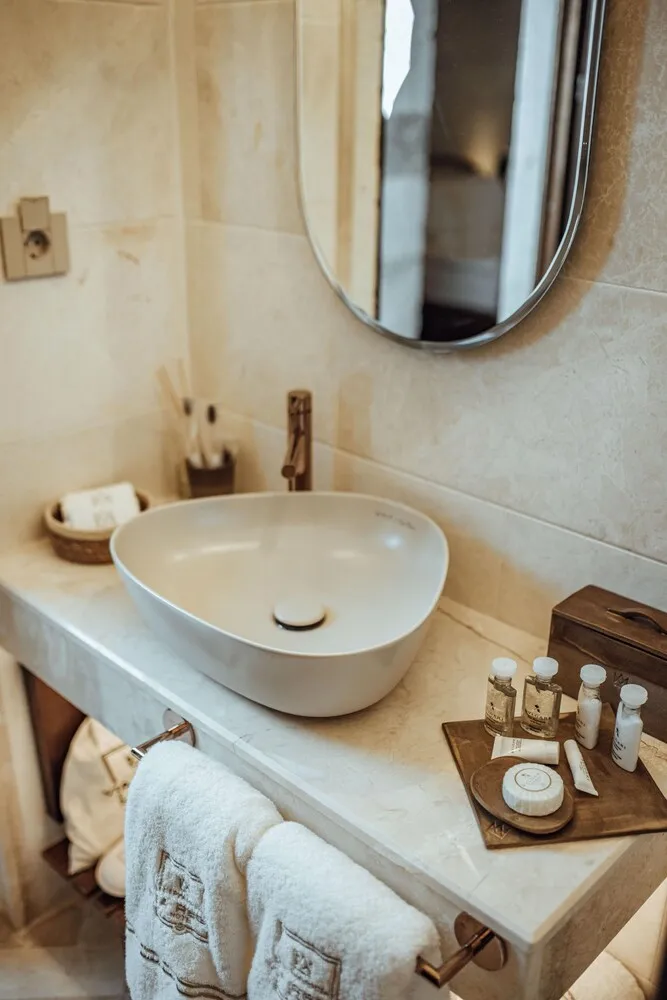 VR104 Stone Arched Luxury Suite