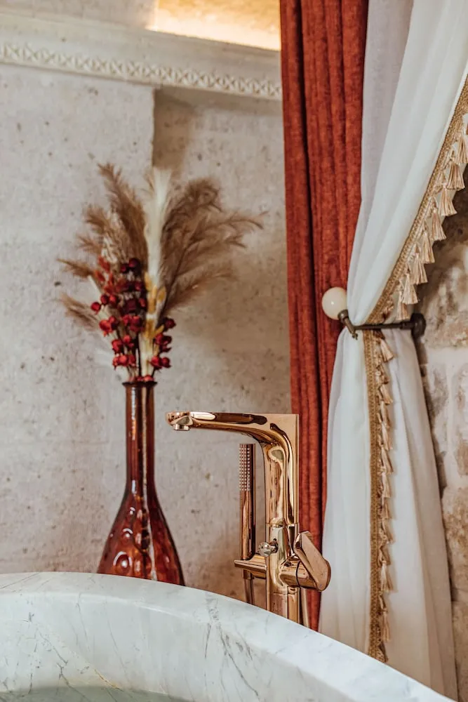 VR104 Stone Arched Luxury Suite