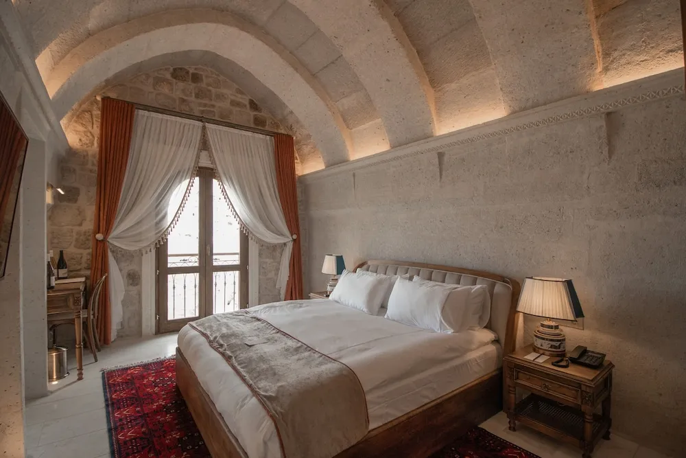 VR104 Stone Arched Luxury Suite