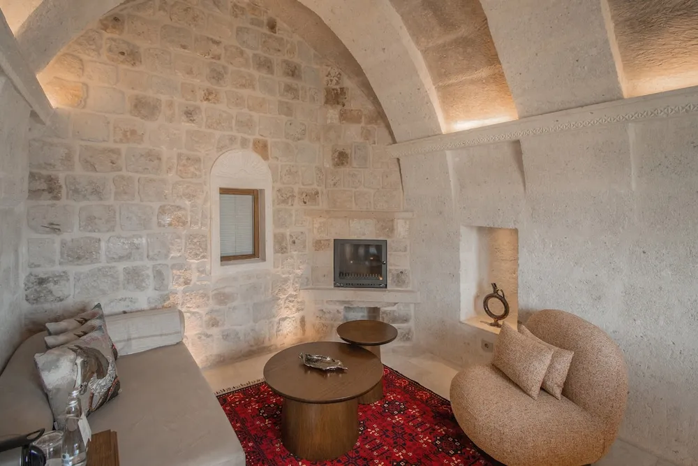 VR104 Stone Arched Luxury Suite