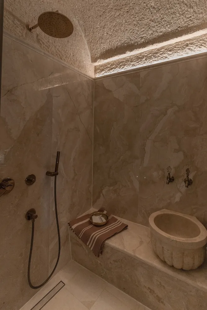 VR888 Natural Cave King Suite with Private Pool