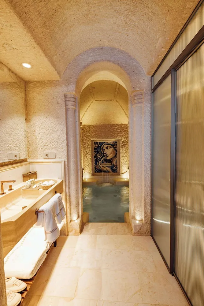 VR888 Natural Cave King Suite with Private Pool