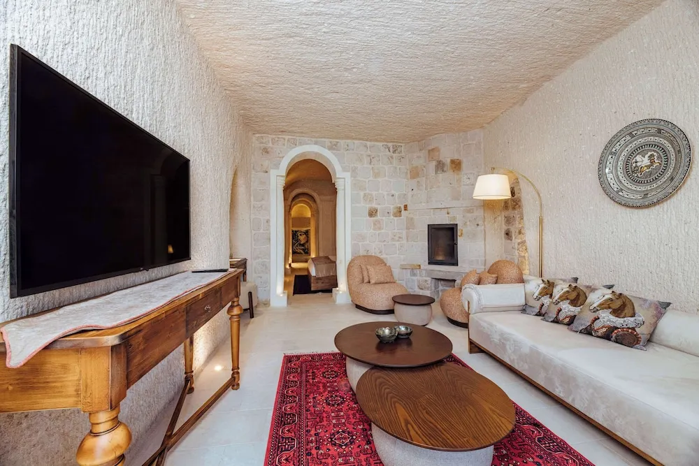 VR888 Natural Cave King Suite with Private Pool