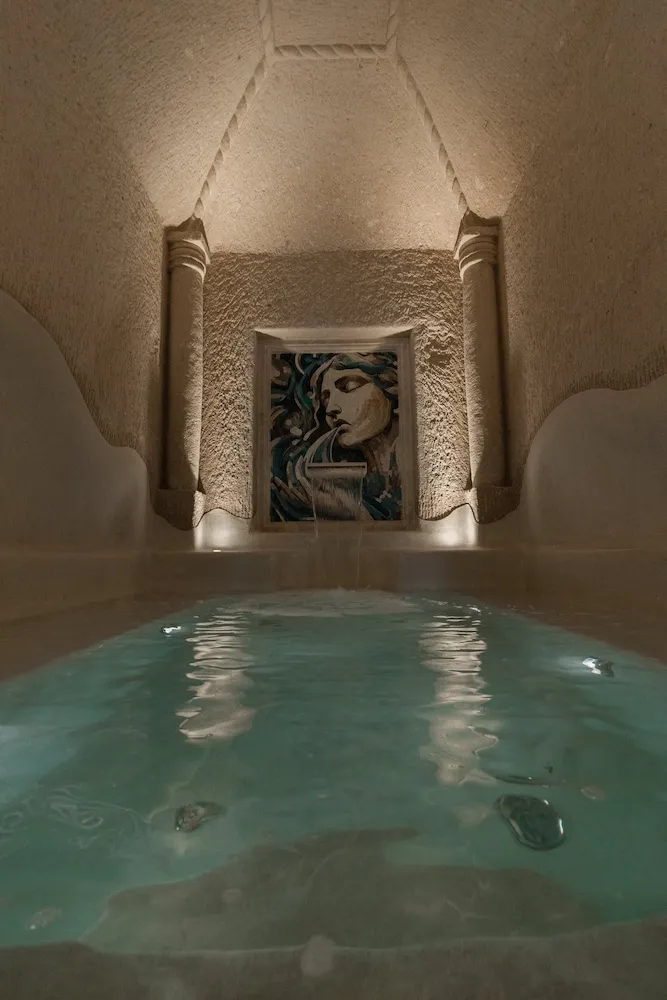 VR888 Natural Cave King Suite with Private Pool