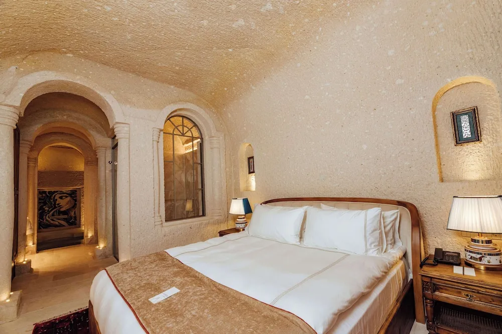 VR888 Natural Cave King Suite with Private Pool