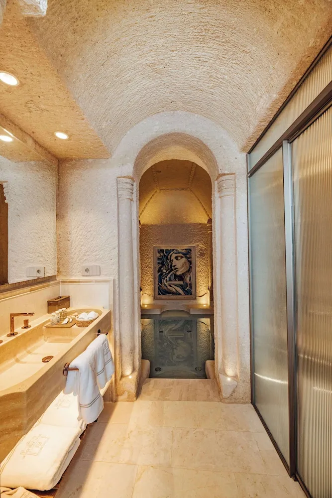 VR888 Natural Cave King Suite with Private Pool