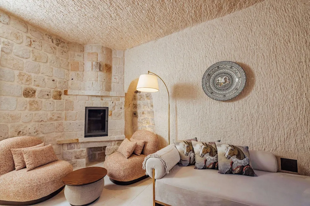 VR888 Natural Cave King Suite with Private Pool