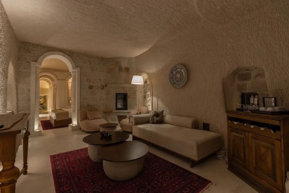 VR888 Natural Cave King Suite with Private Pool