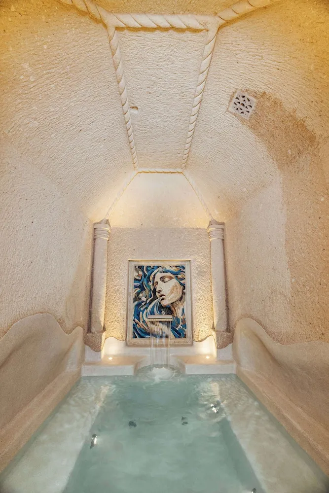 VR888 Natural Cave King Suite with Private Pool