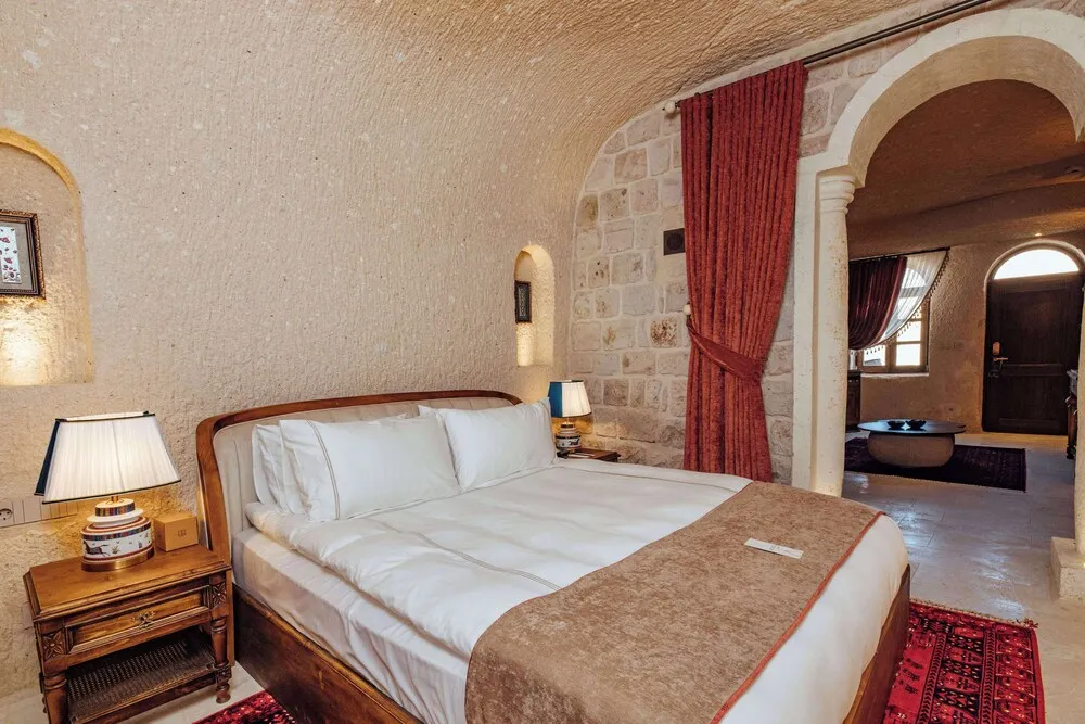 VR888 Natural Cave King Suite with Private Pool
