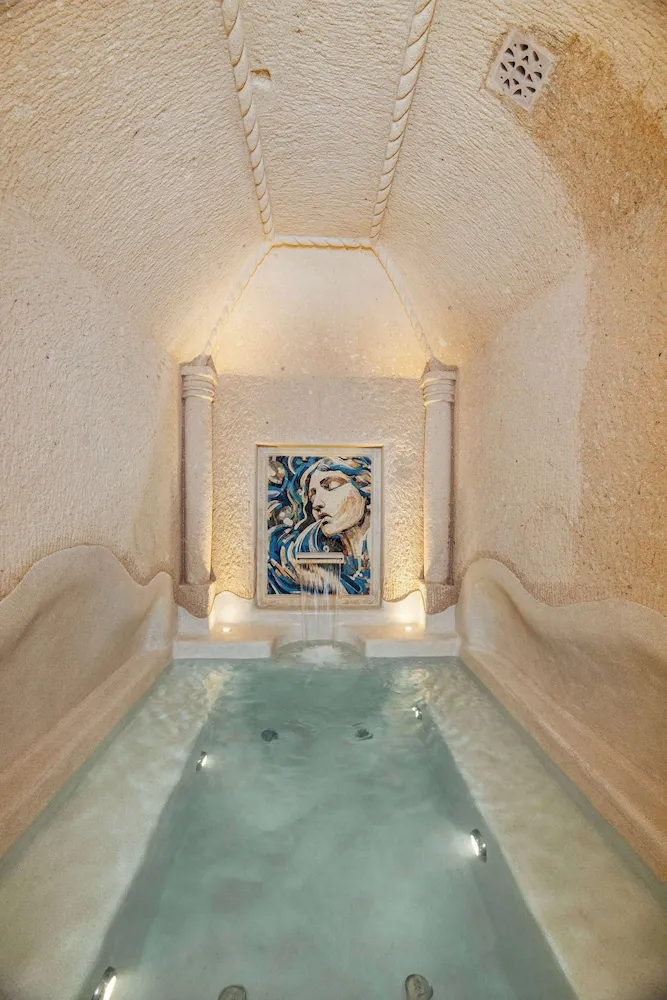 VR888 Natural Cave King Suite with Private Pool