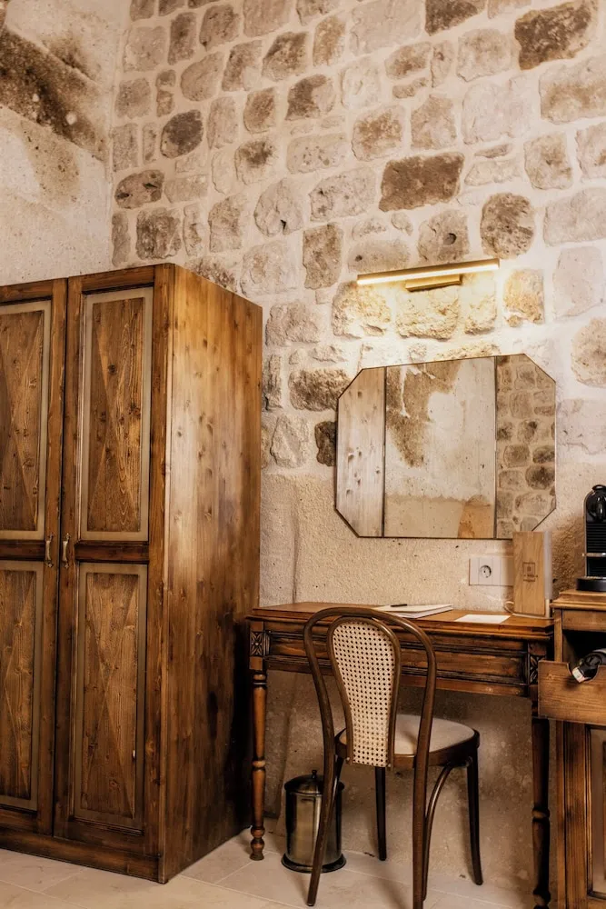 VR101 Heritage Junior Suite