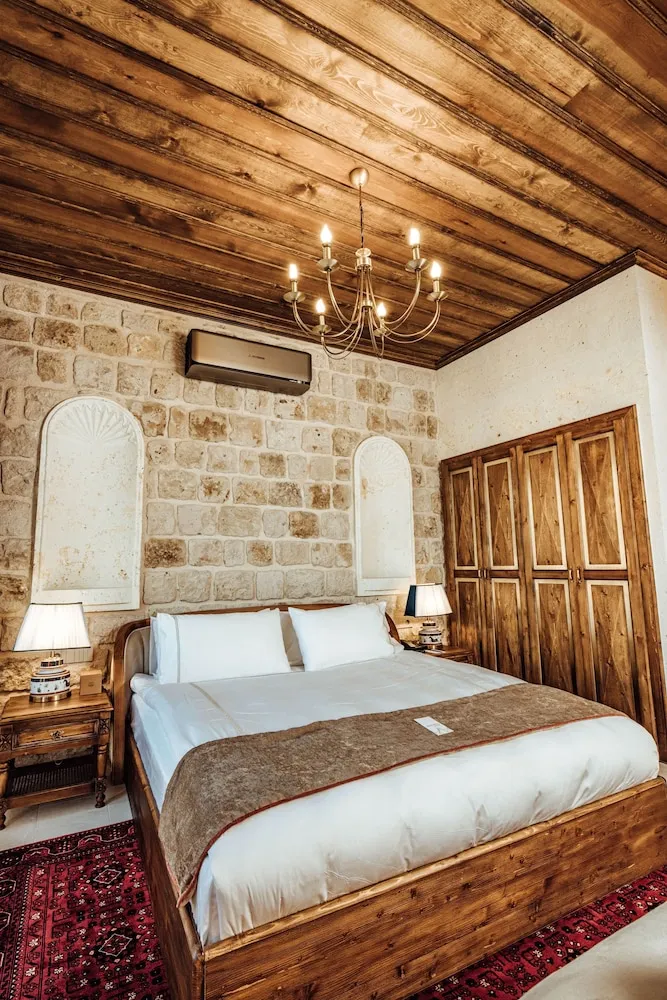 VR203 Stone Arched Honeymoon Suite