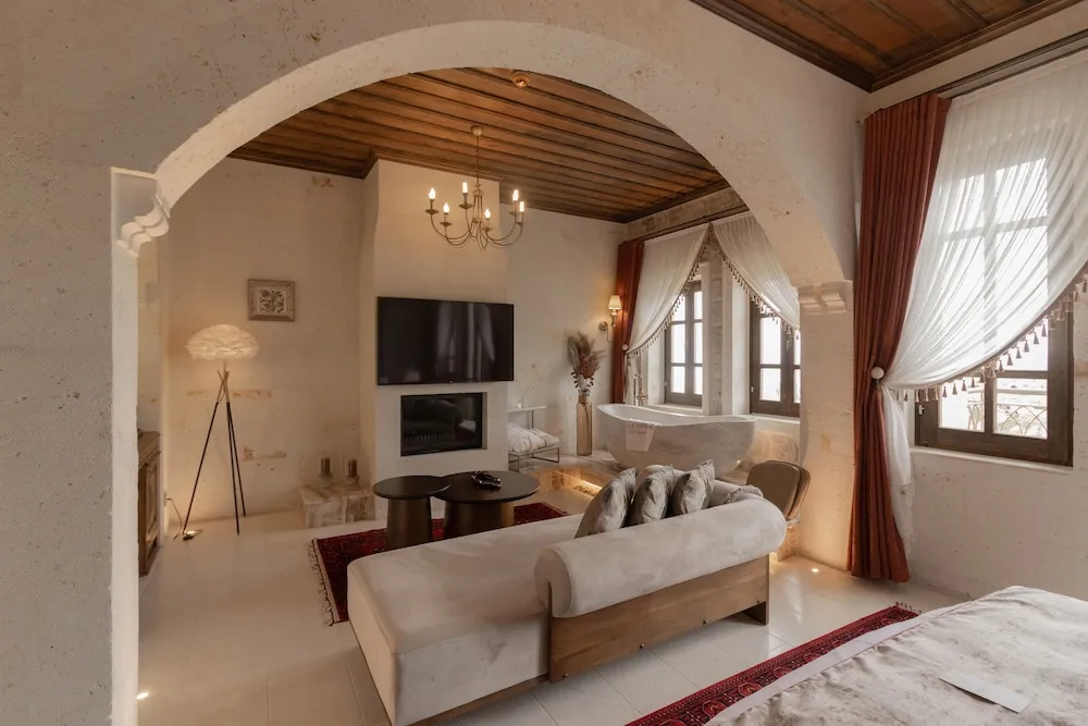 VR203 Stone Arched Honeymoon Suite