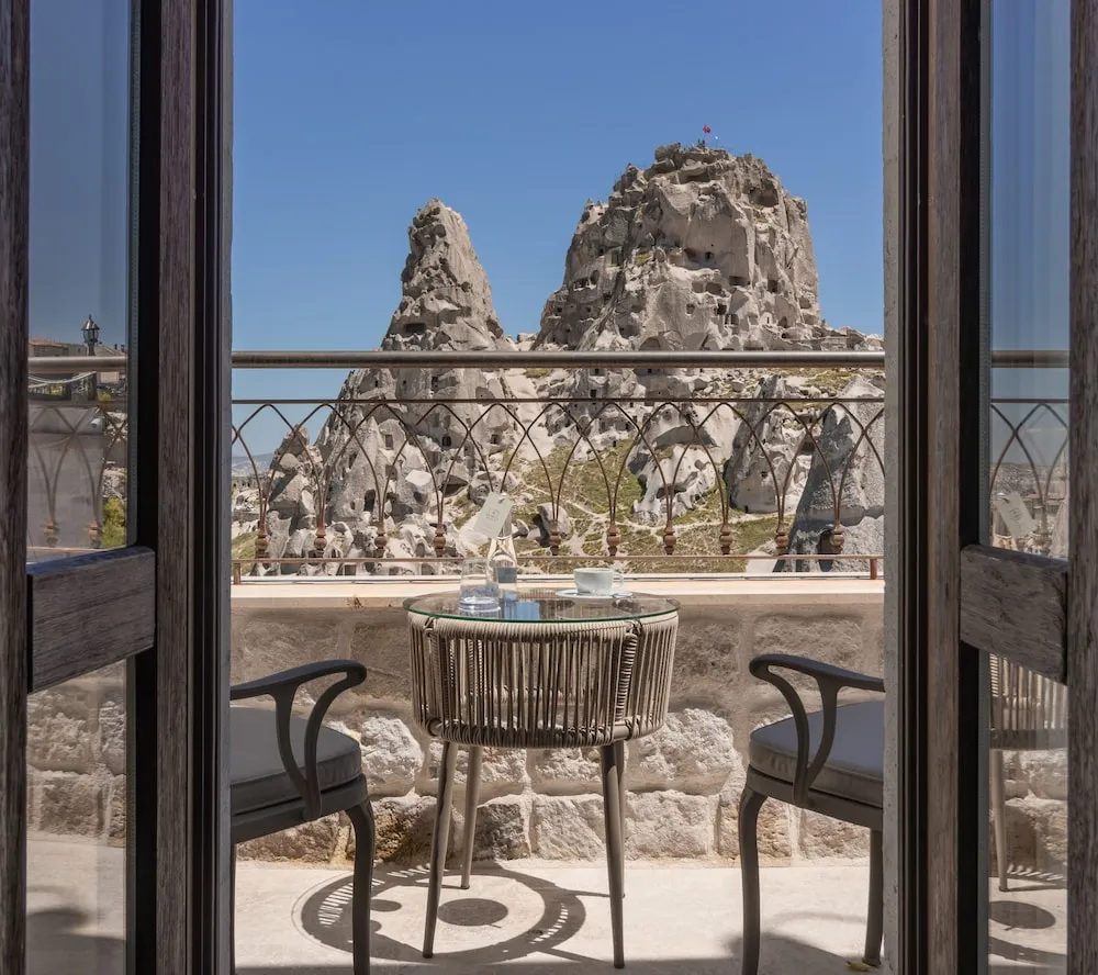VR203 Stone Arched Honeymoon Suite