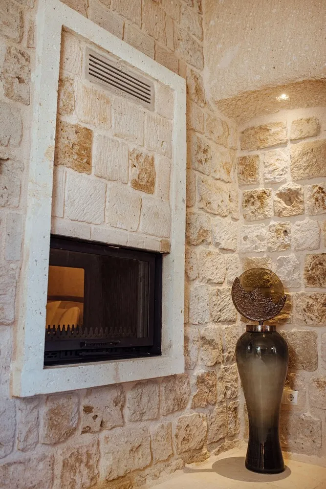 VR777 Natural Cave Queen Suite