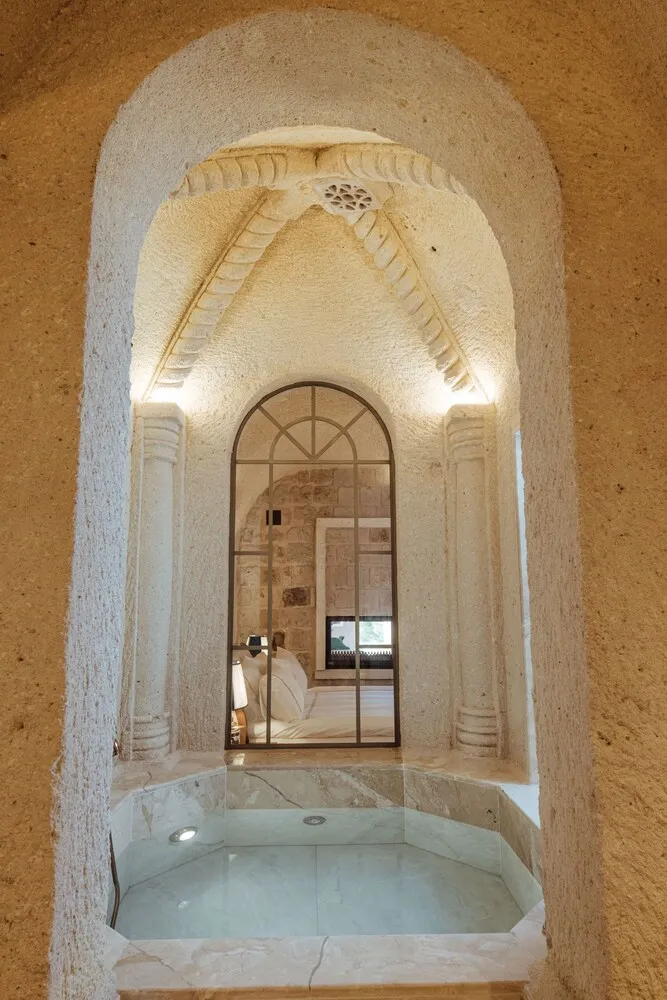 VR777 Natural Cave Queen Suite