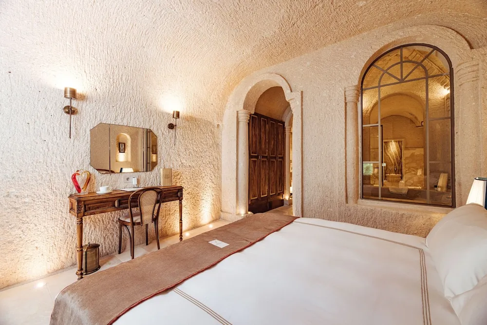 VR777 Natural Cave Queen Suite