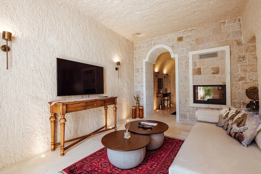 VR777 Natural Cave Queen Suite