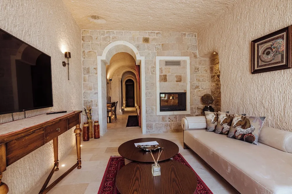 VR777 Natural Cave Queen Suite