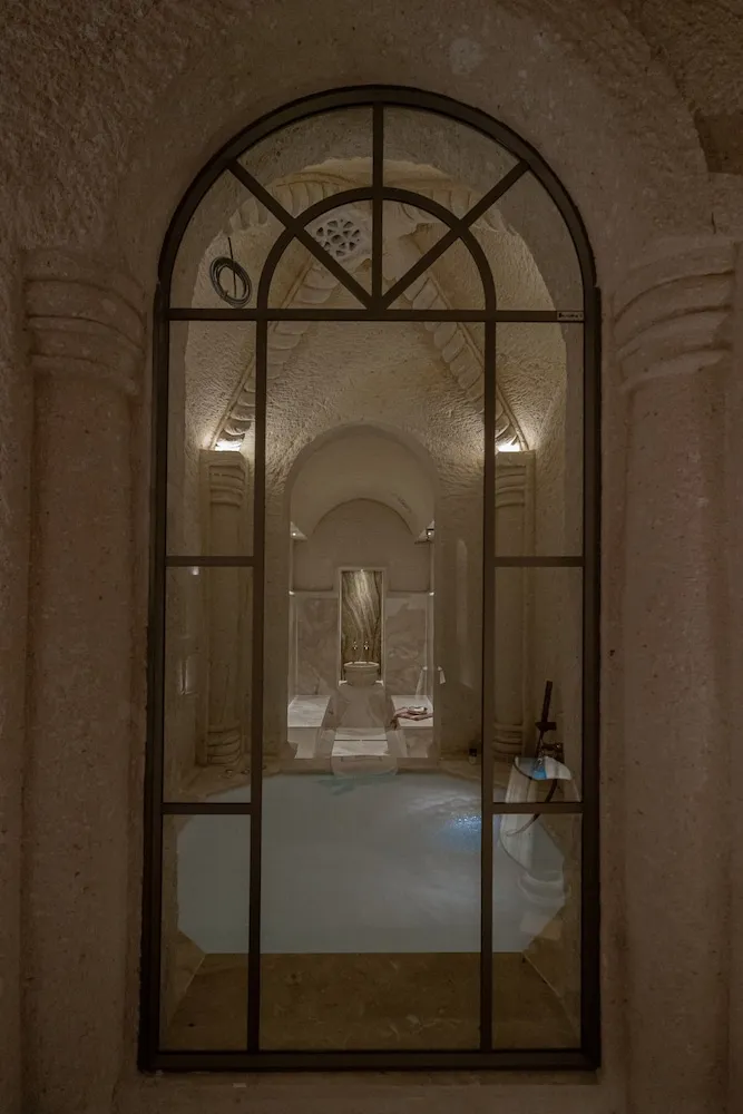 VR777 Natural Cave Queen Suite