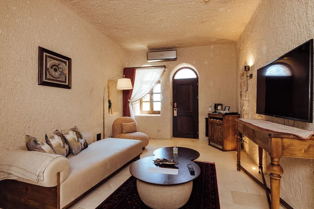 VR777 Natural Cave Queen Suite