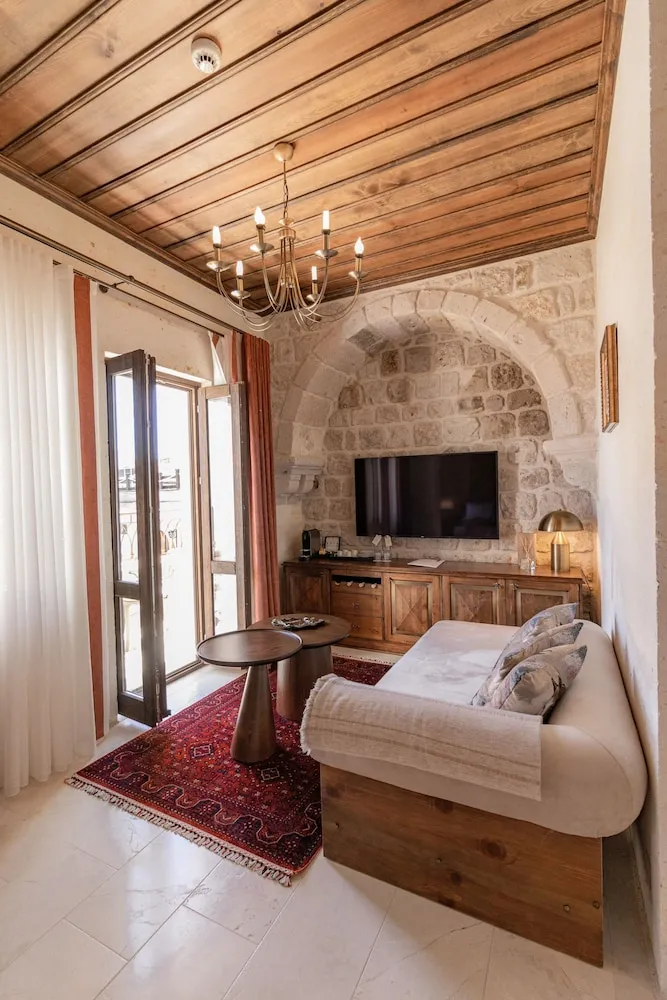 VR204 Stone Arched Private Suite