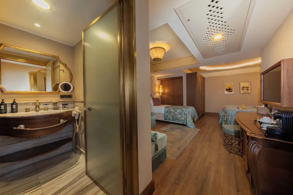 Deluxe Üç Kişilik Oda