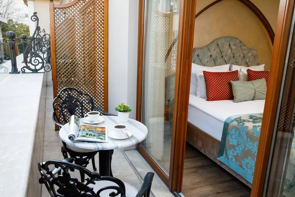Luxury Oda, Teras