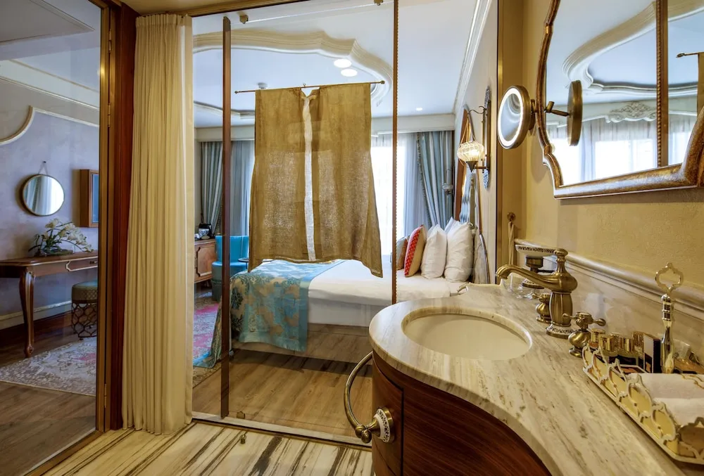Luxury Oda, Teras