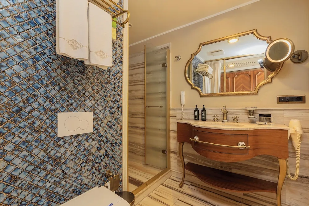 Luxury Oda, Teras