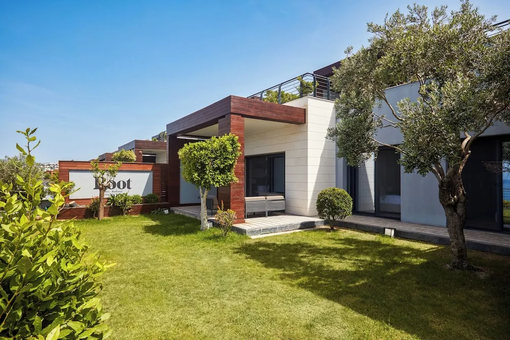 5+1 Deluxe Villa with Private Pool, Sauna & Maid`s Room